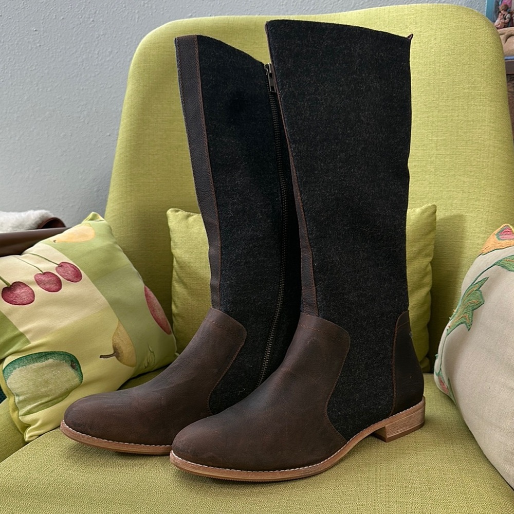 CAT tall boots; Gray wool & brown faux leather,  size 11